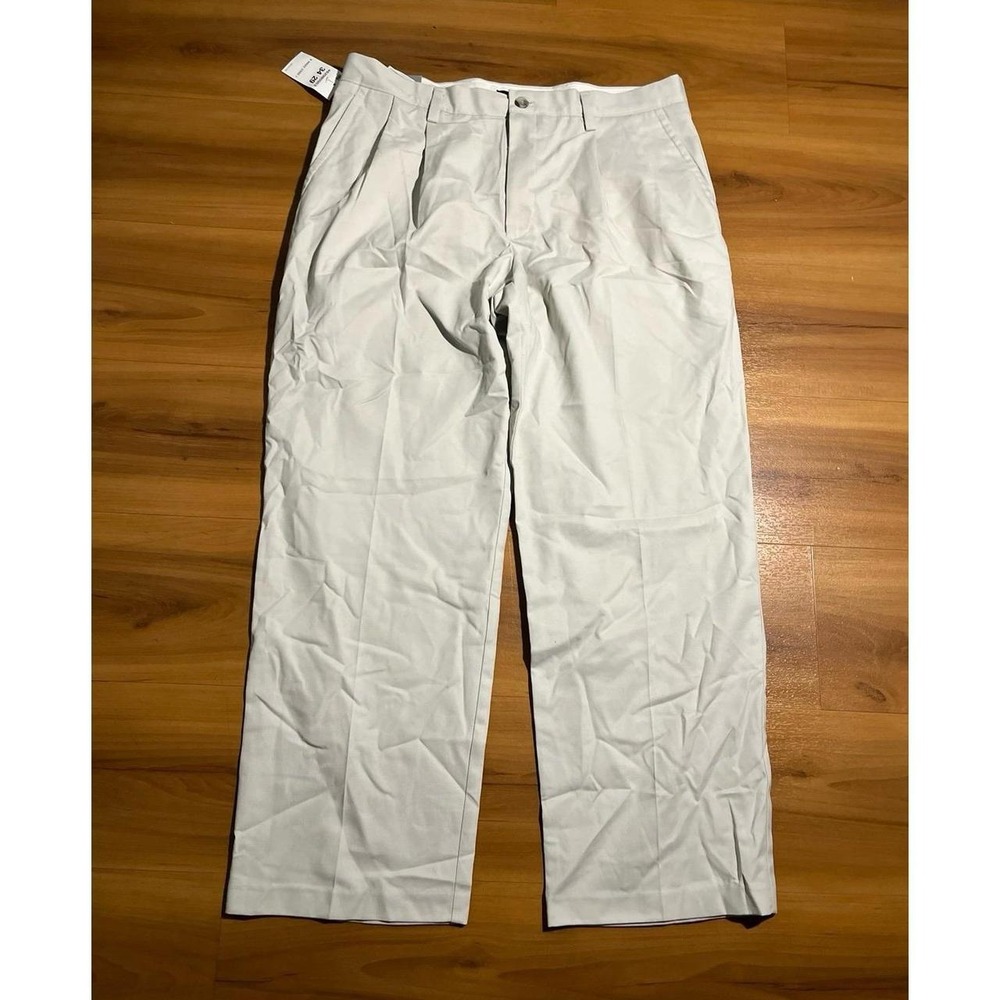 Mens NWT Dockers Easy Khaki Pleated Classic Fit Business Casual Dress Pants